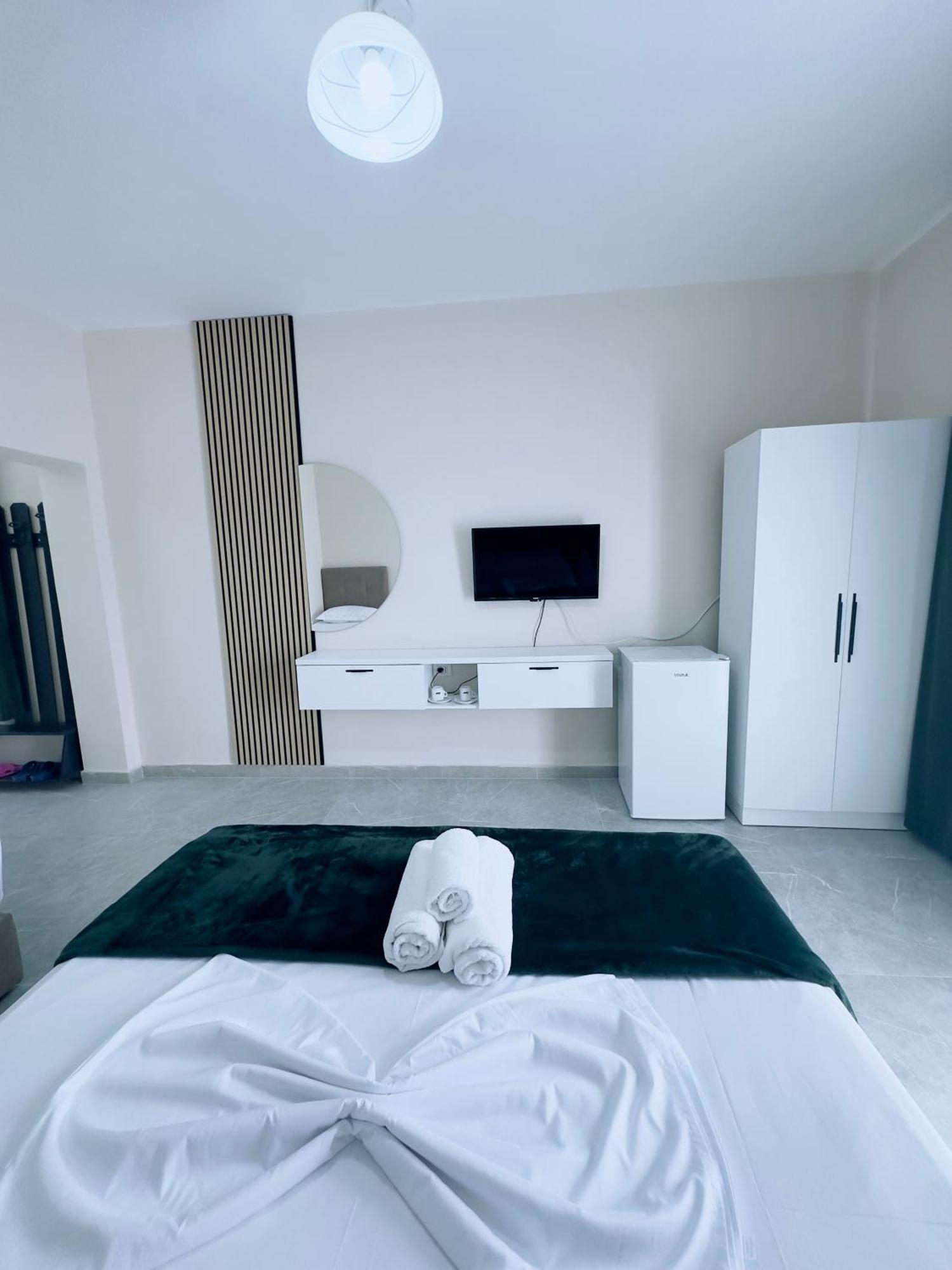Molla Hotel Restorant Shengjin Bagian luar foto